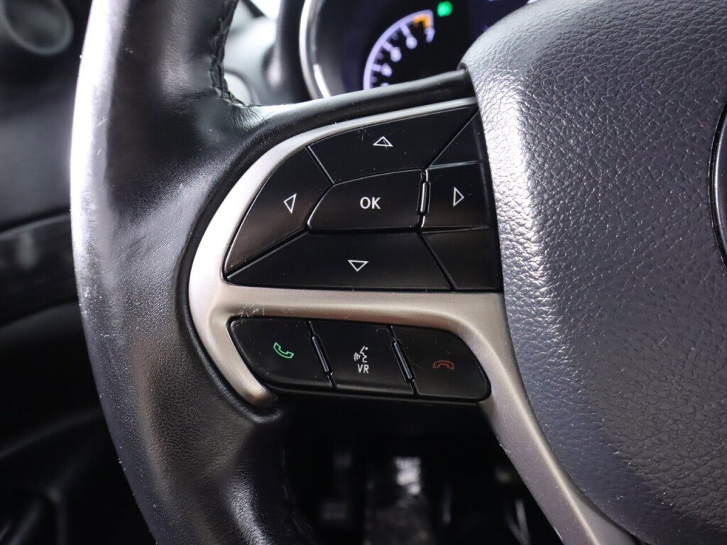 Used 2019 Jeep Grand Cherokee Laredo w/ Laredo X Package RWD image 12