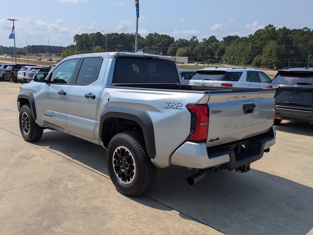 Used 2025 Toyota Tacoma TRD Off-Road AWD/4WD image 3