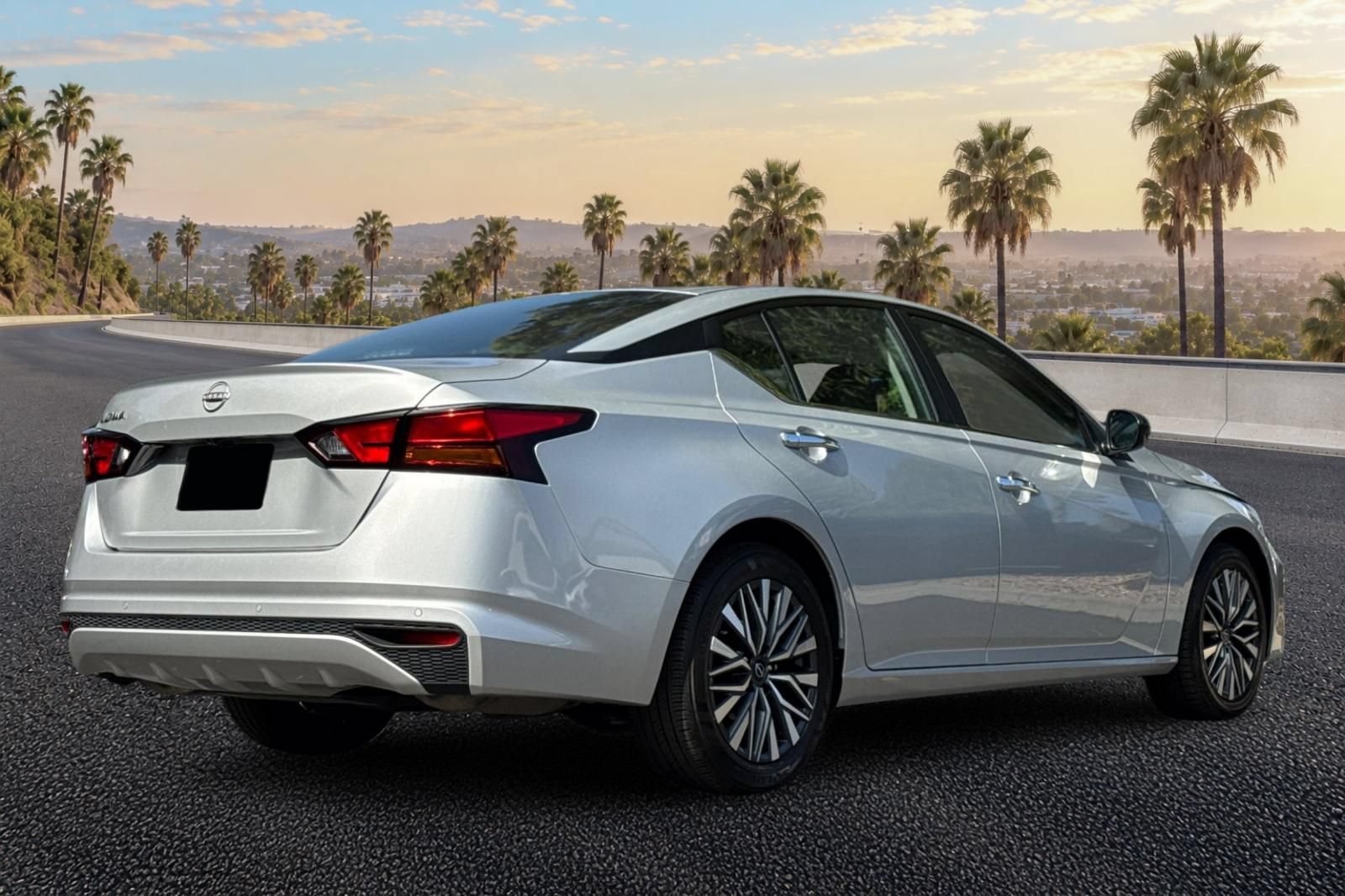 Used 2025 Nissan Altima 2.5 SV FWD image 4