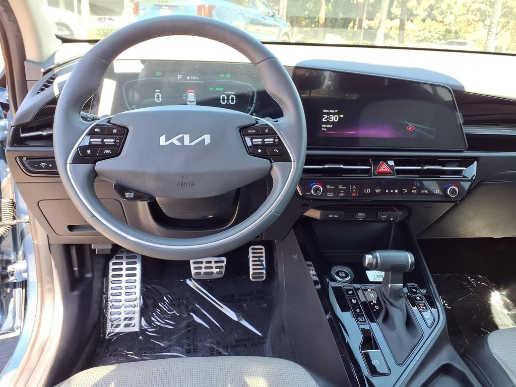 Certified 2025 Kia Niro SX Touring FWD image 11