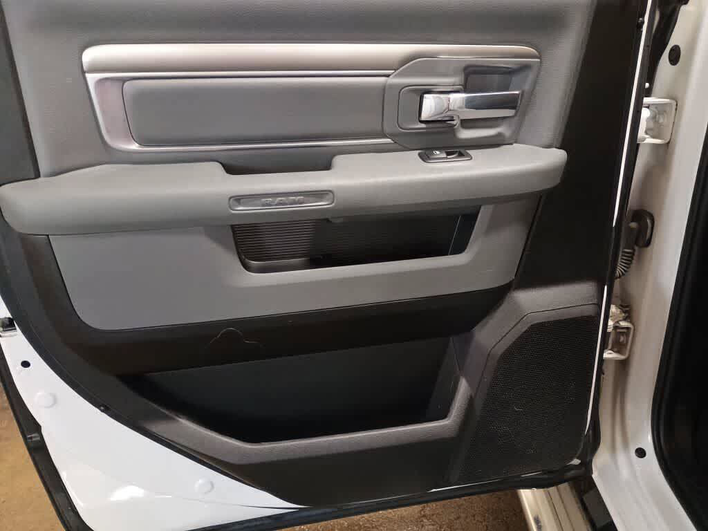 Used 2019 RAM 1500 Classic SLT AWD/4WD image 15
