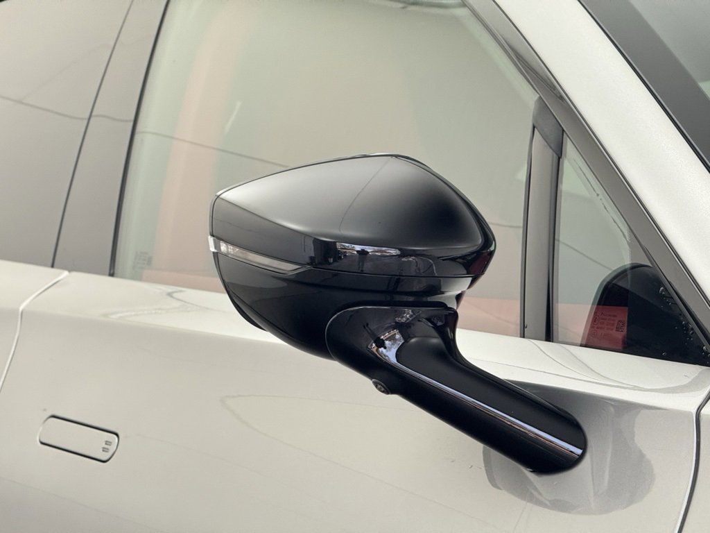 Used 2025 Aston Martin DBX 707 image 43