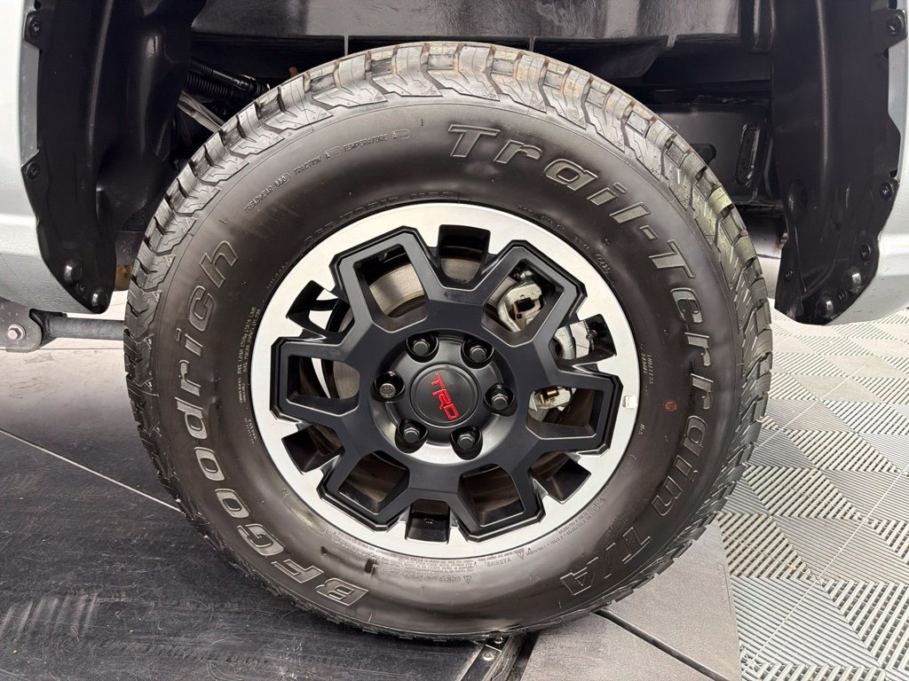 Certified 2025 Toyota Tacoma SR5 AWD/4WD image 16