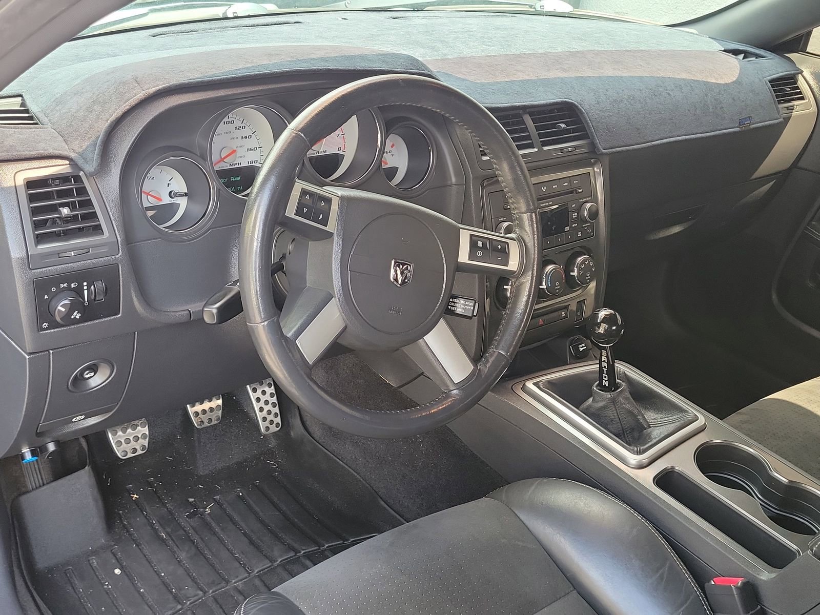 Used 2009 Dodge Challenger SRT8 RWD image 11