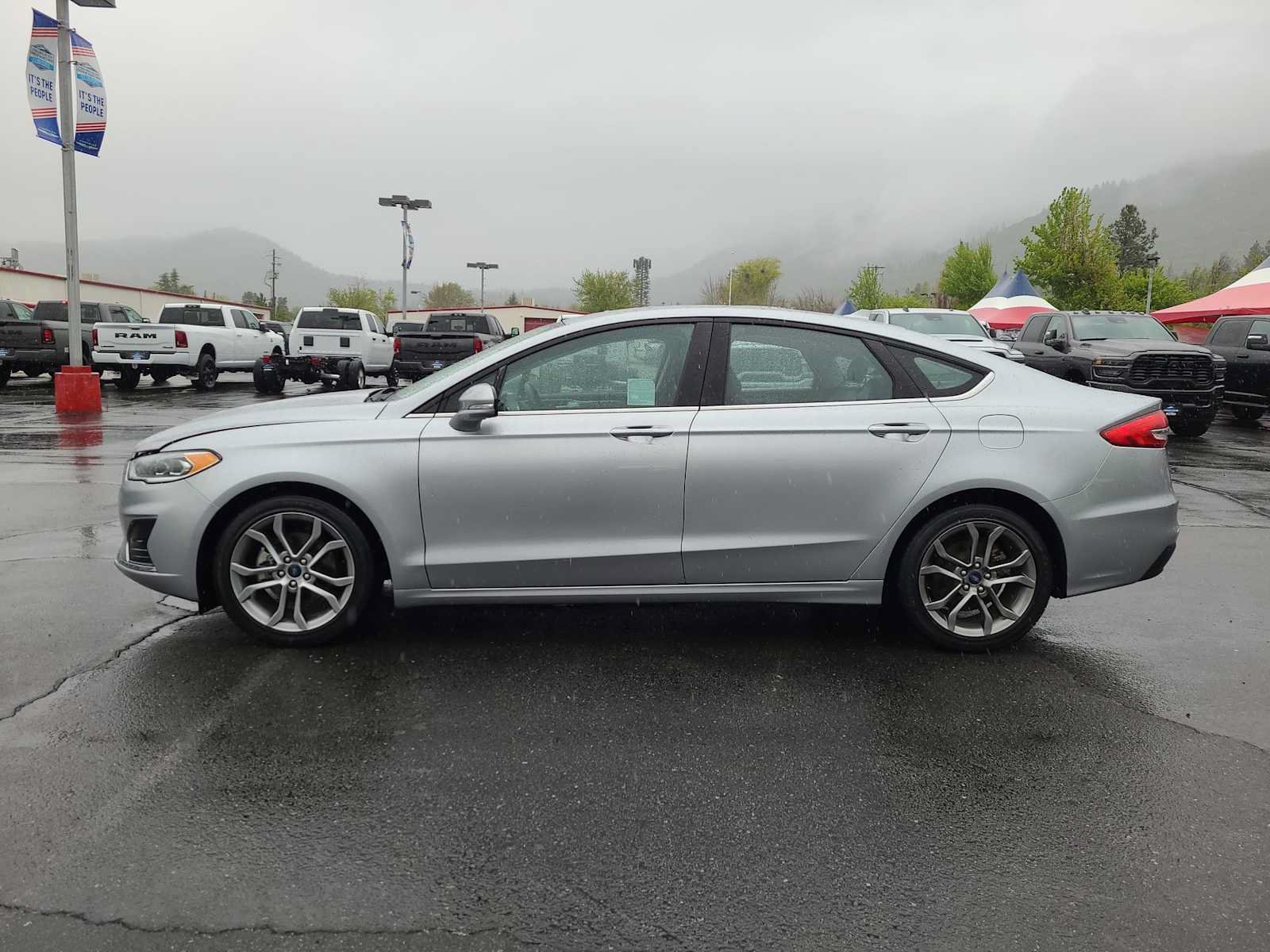 Used 2020 Ford Fusion SEL FWD image 11