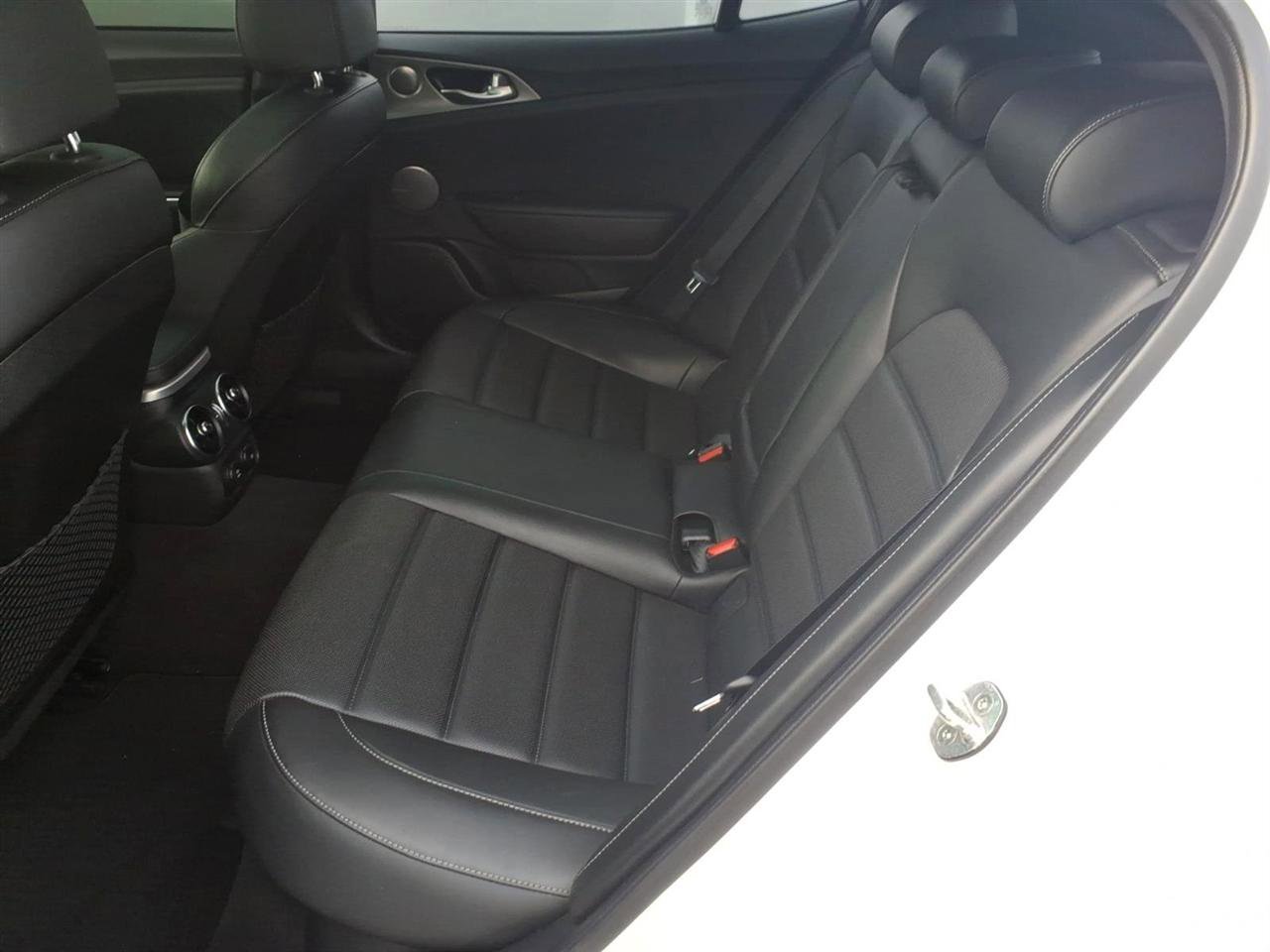 Used 2018 Kia Stinger GT2 image 6