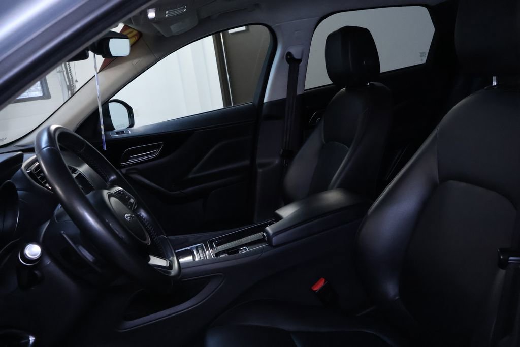 Used 2020 Jaguar F-PACE Premium AWD/4WD image 16