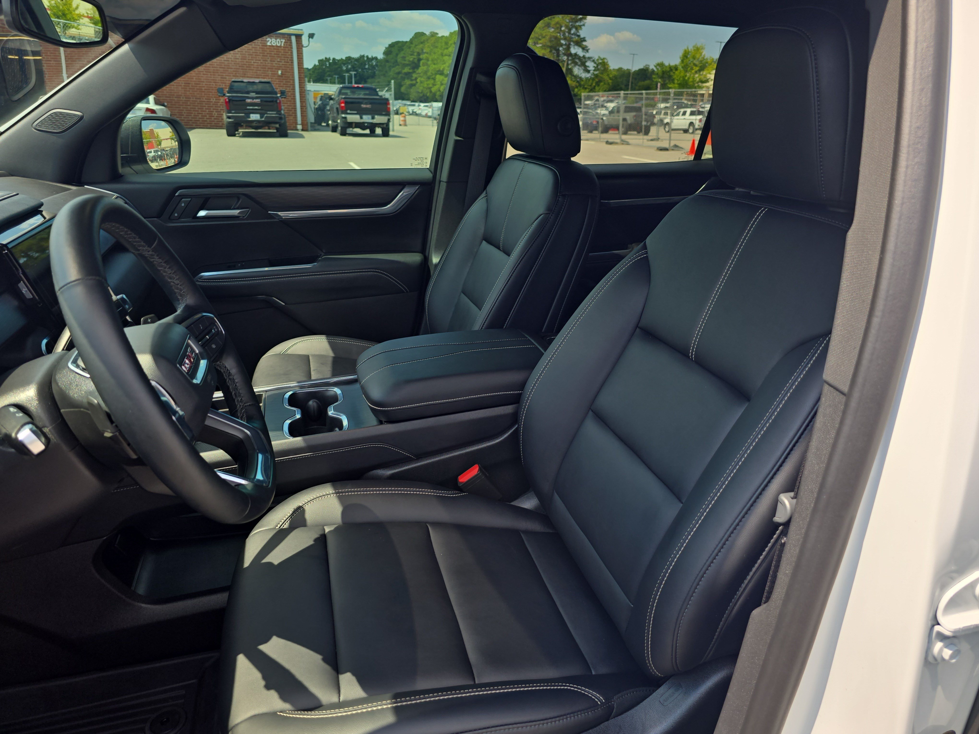 Used 2025 GMC Acadia Elevation w/ Elevation Premium Package FWD image 16