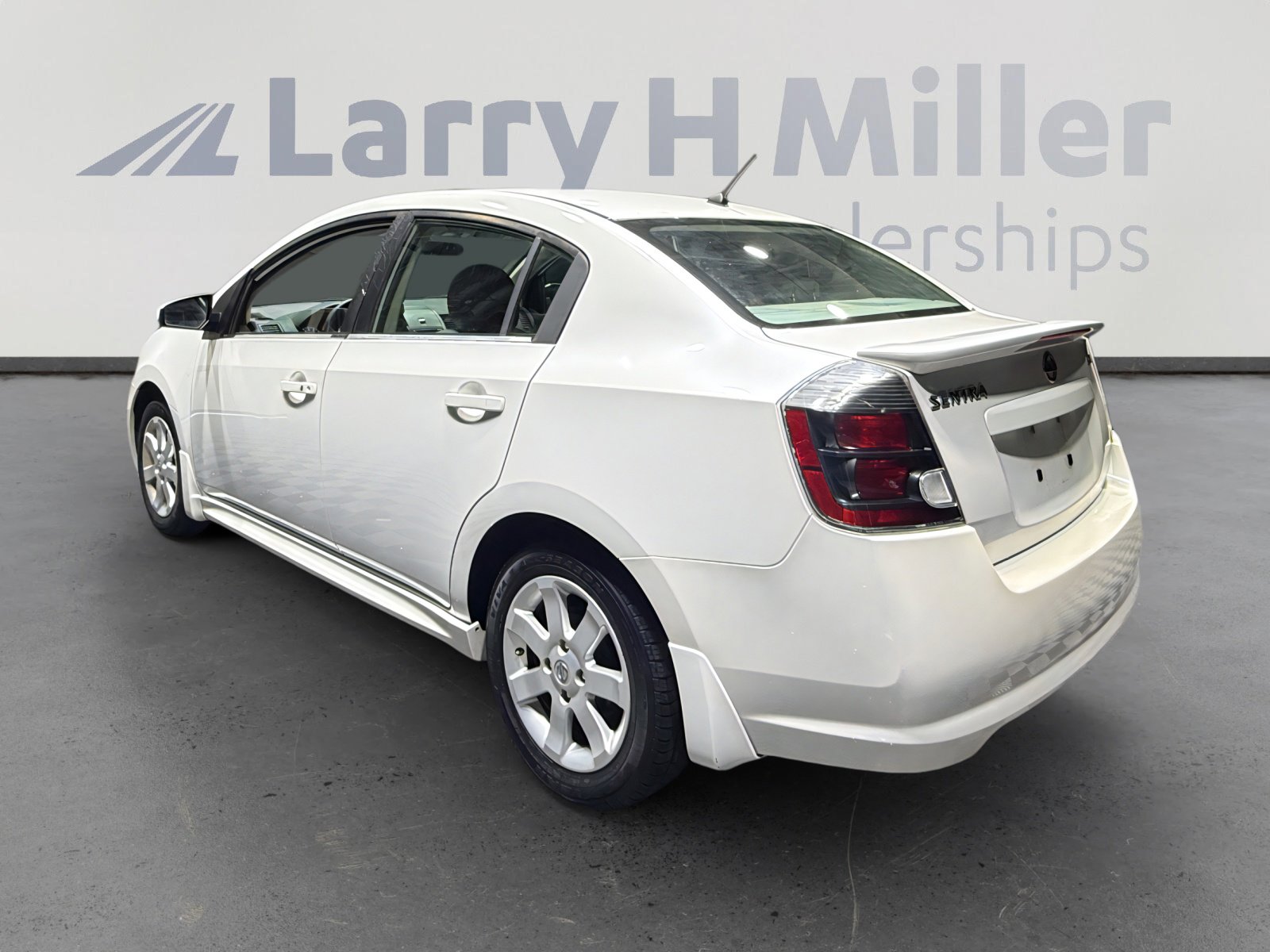 Used 2011 Nissan Sentra 2.0 SR w/ Convenience Pkg image 3