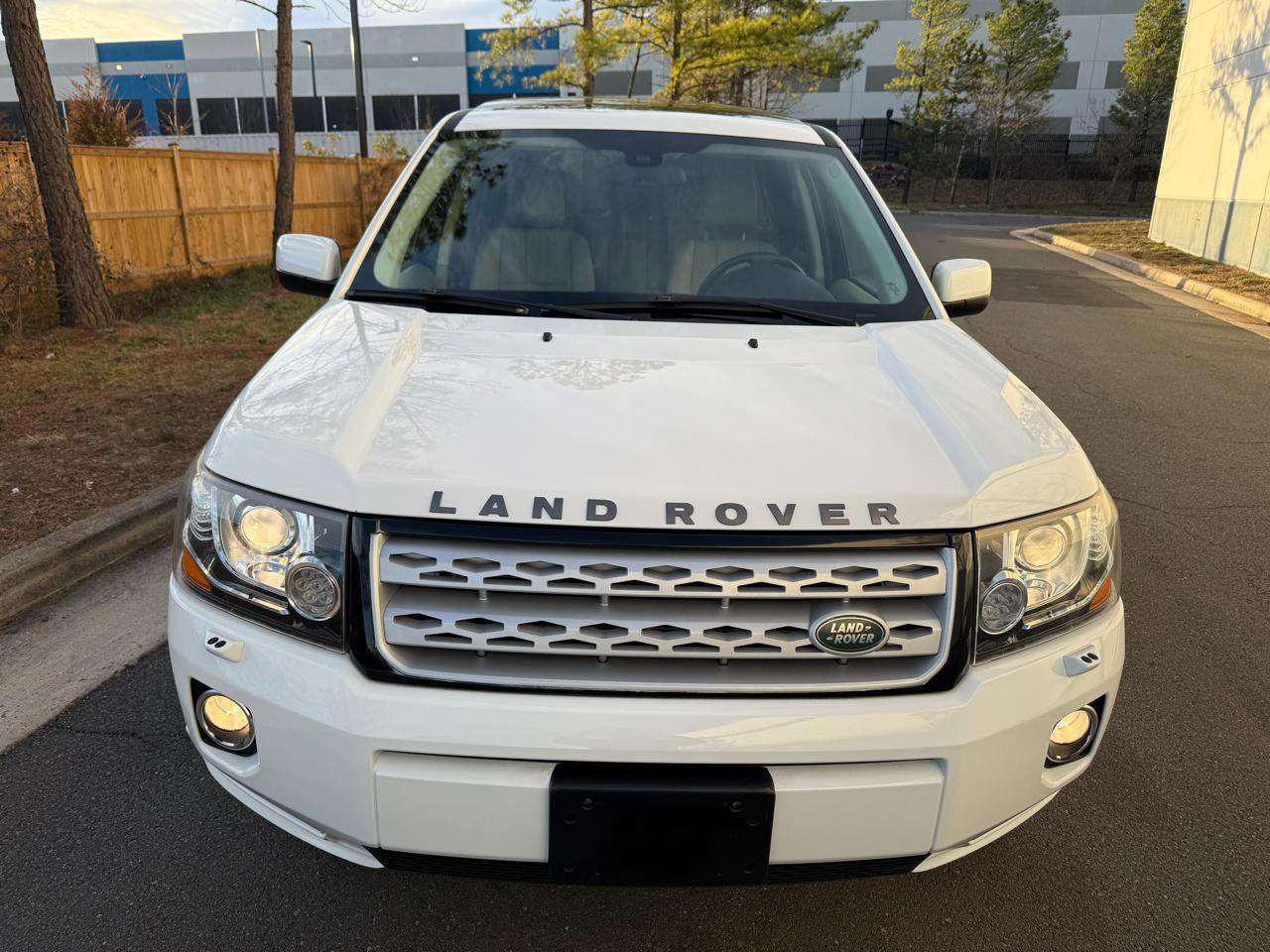 Used 2013 Land Rover LR2 image 9