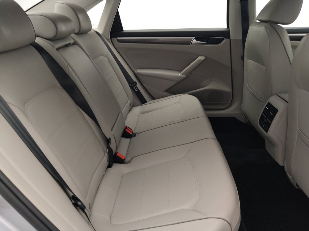 Used 2018 Volkswagen Passat 2.0T SE FWD image 19