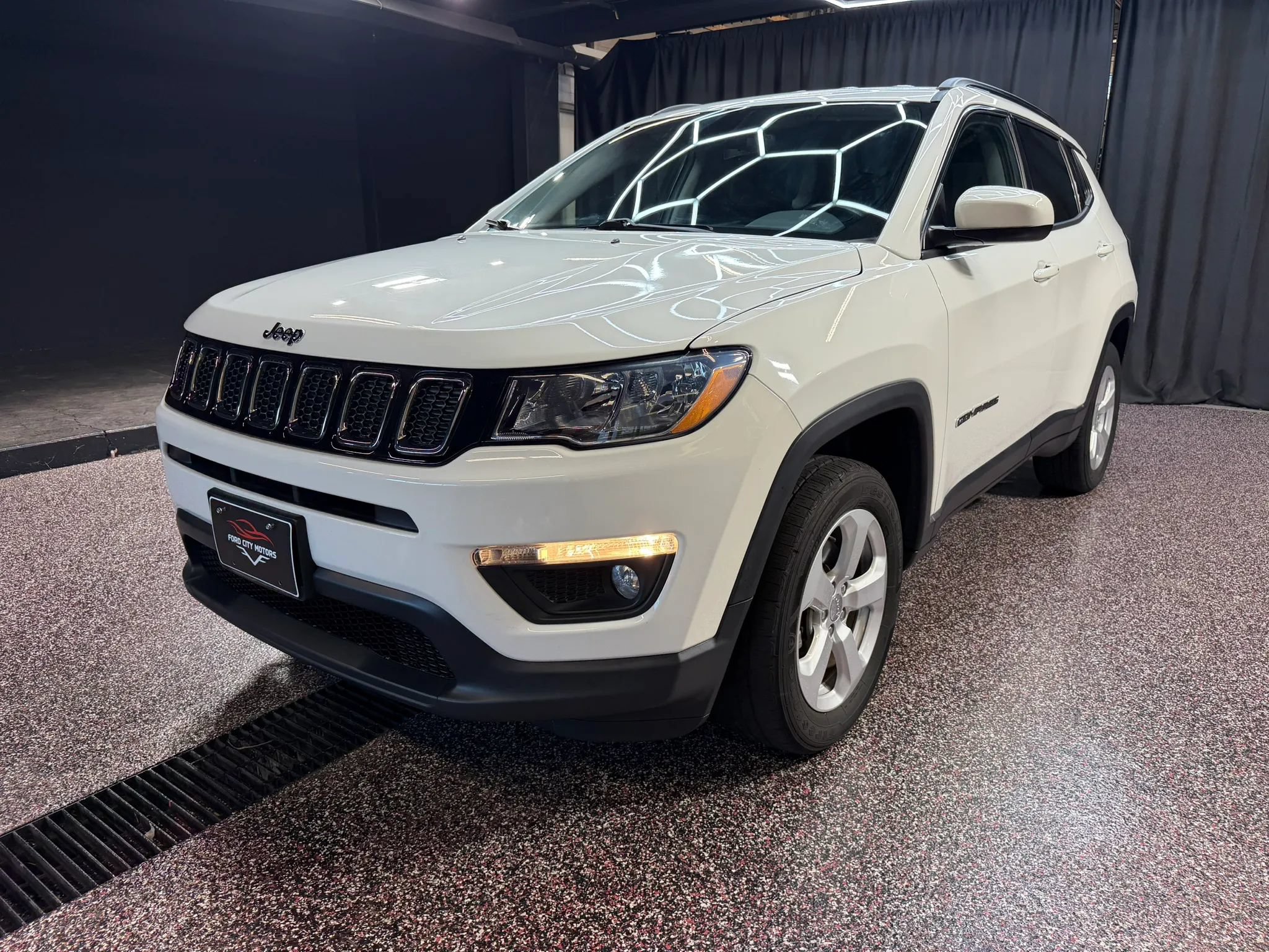 Used 2019 Jeep Compass Latitude w/ Cold Weather Group AWD/4WD image 3