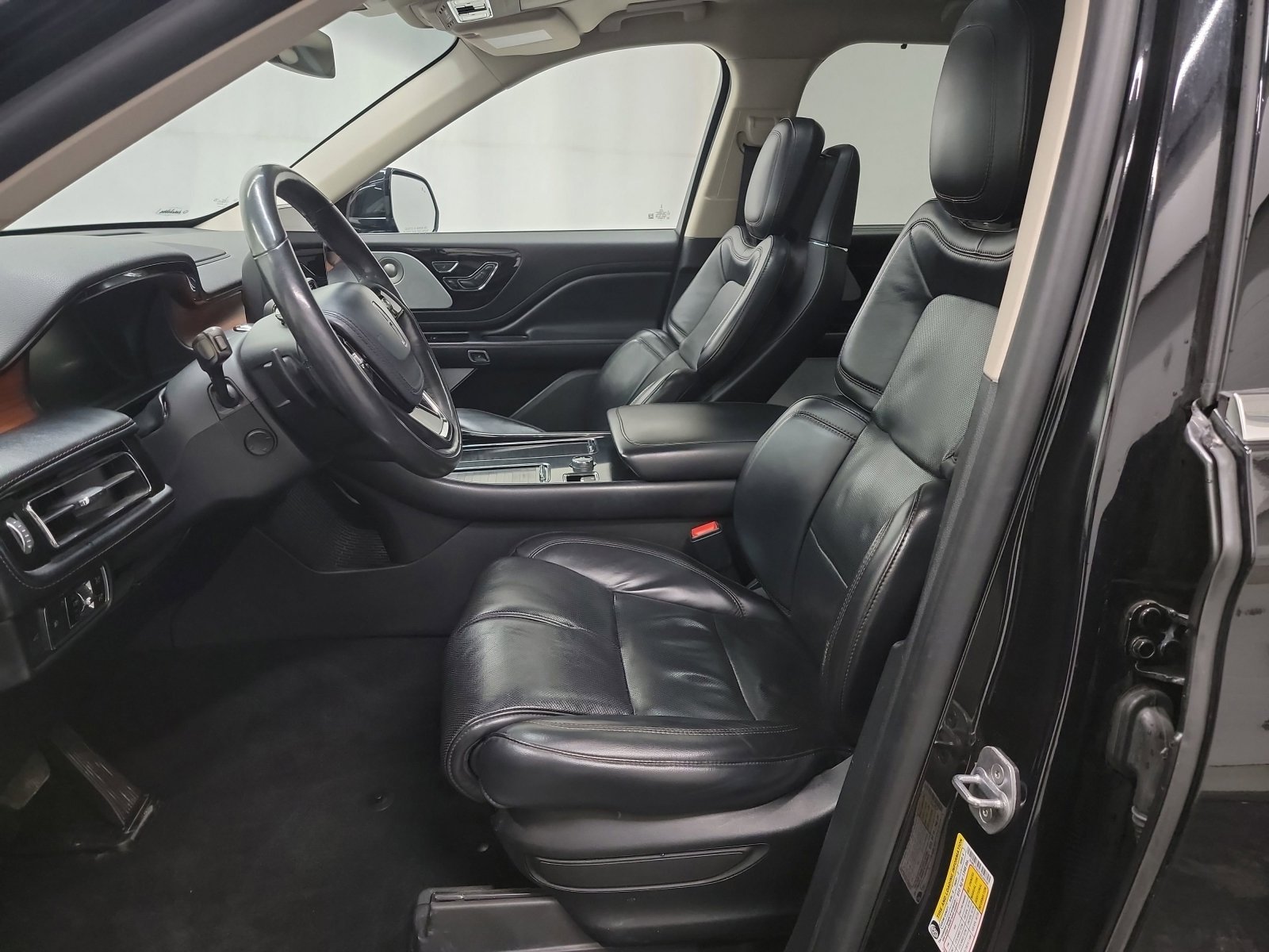 Used 2020 Lincoln Aviator Reserve w/ Equipment Group 202A image 12