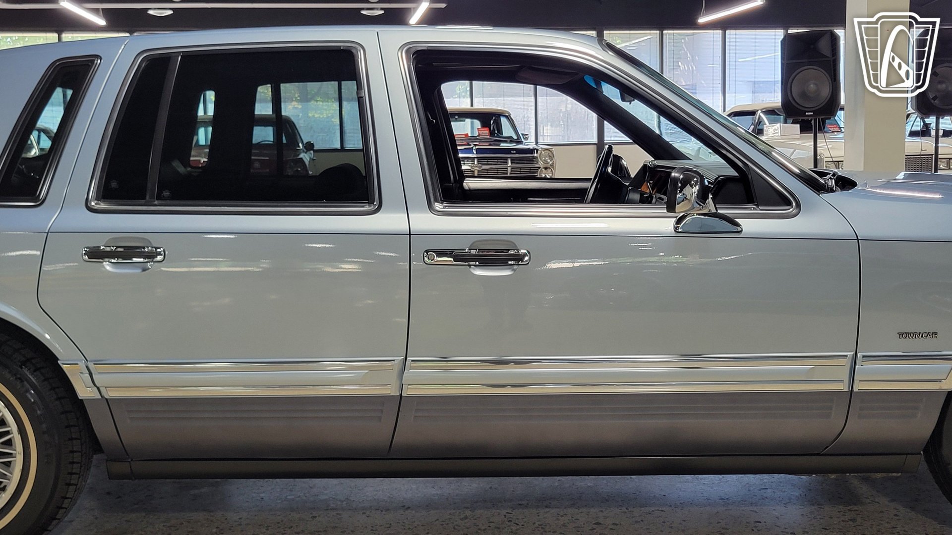 Used 1993 Lincoln Town Car Signature RWD image 40