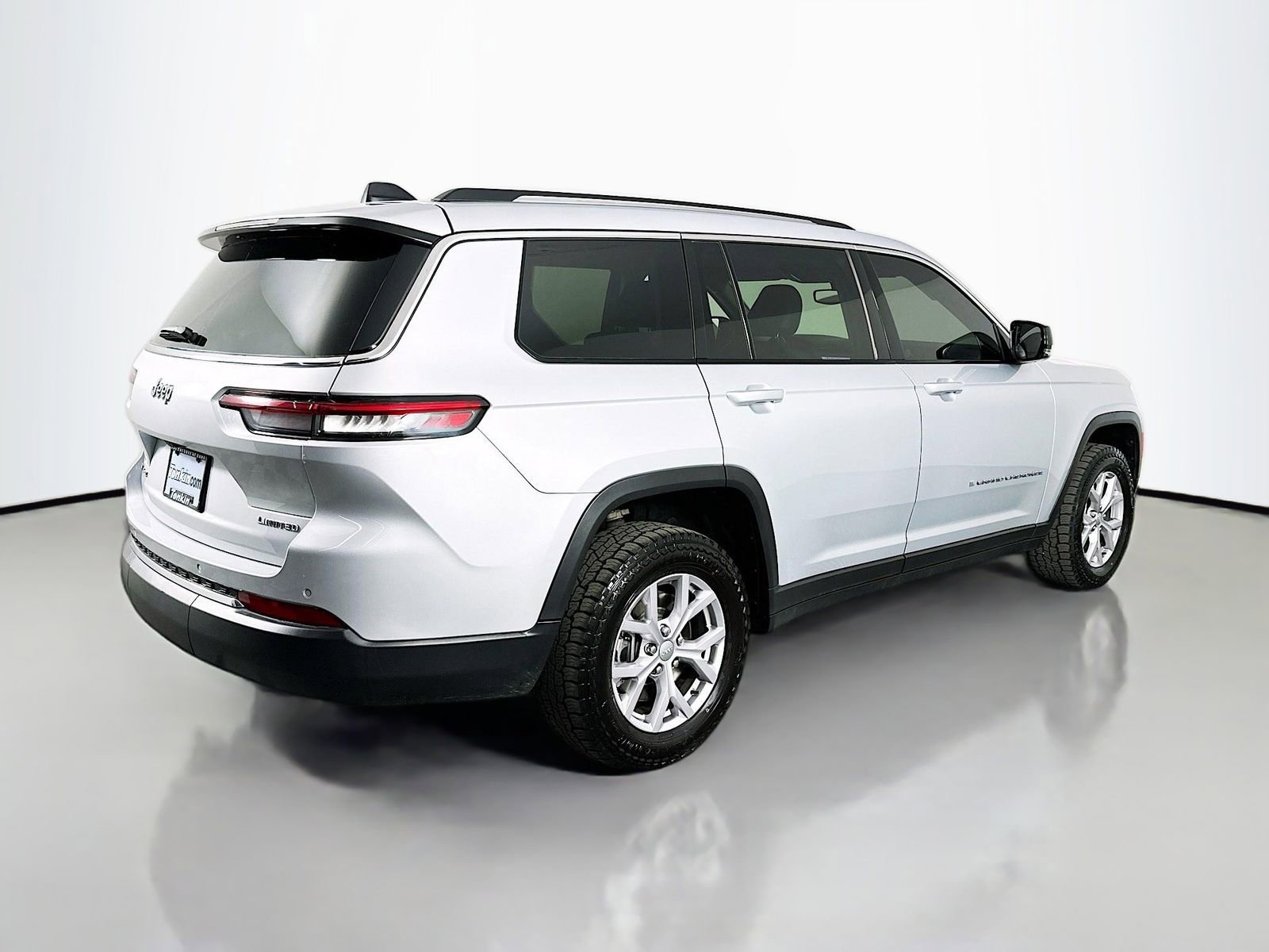 Used 2022 Jeep Grand Cherokee L Limited AWD/4WD image 8