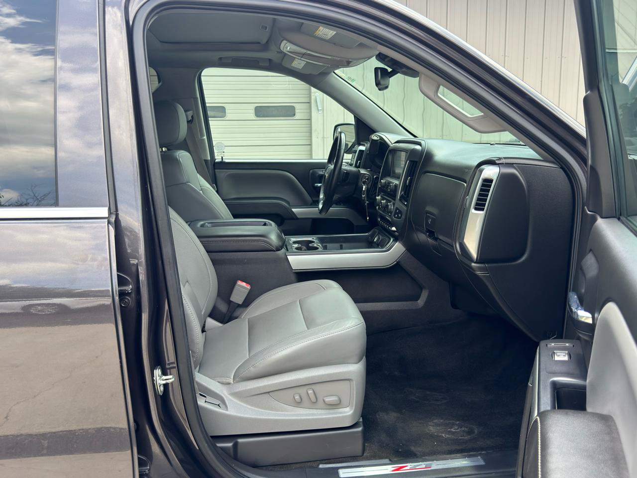 Used 2015 Chevrolet Silverado 1500 LTZ Z71 w/ LTZ Plus Package AWD/4WD image 12