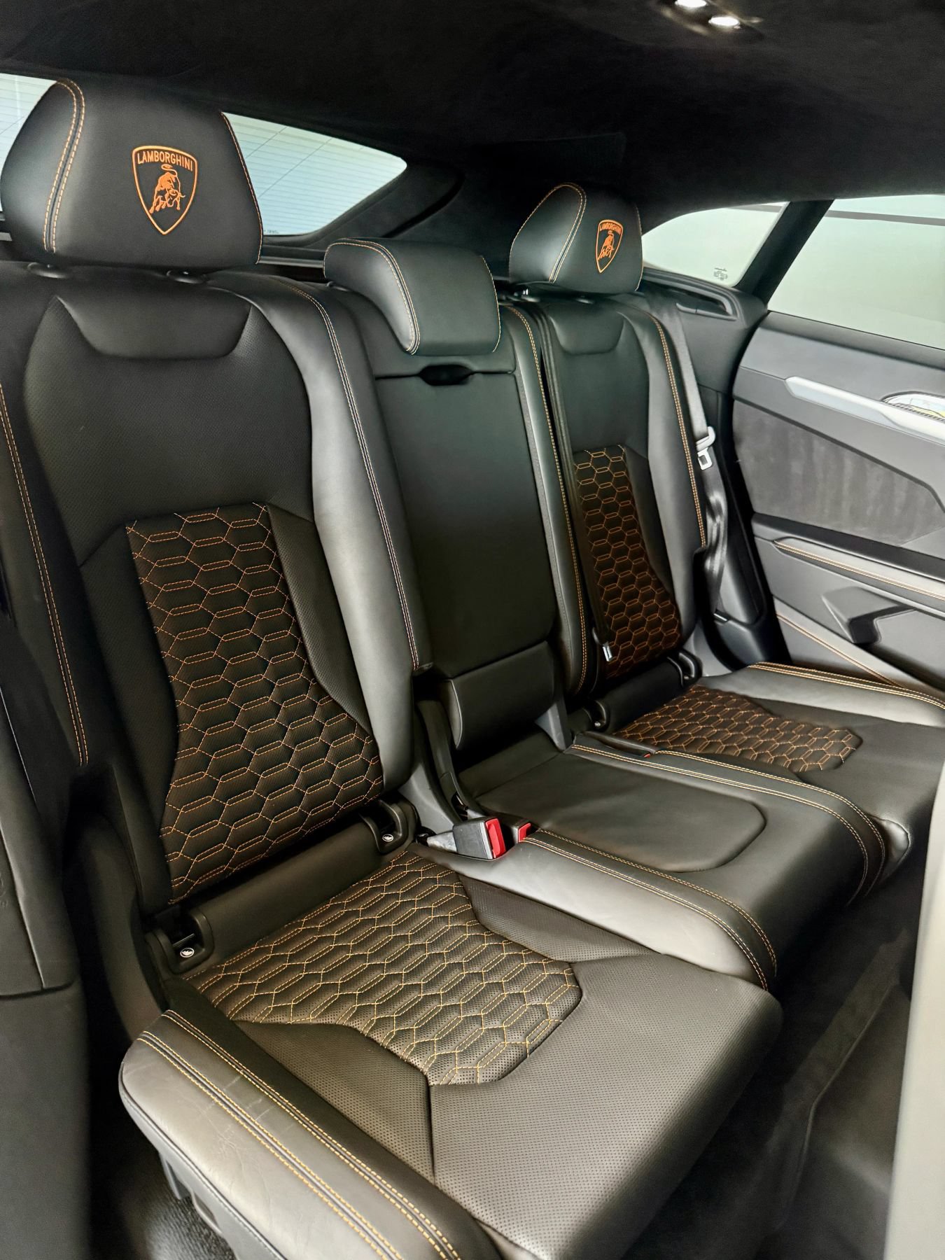 Used 2021 Lamborghini Urus AWD/4WD image 28