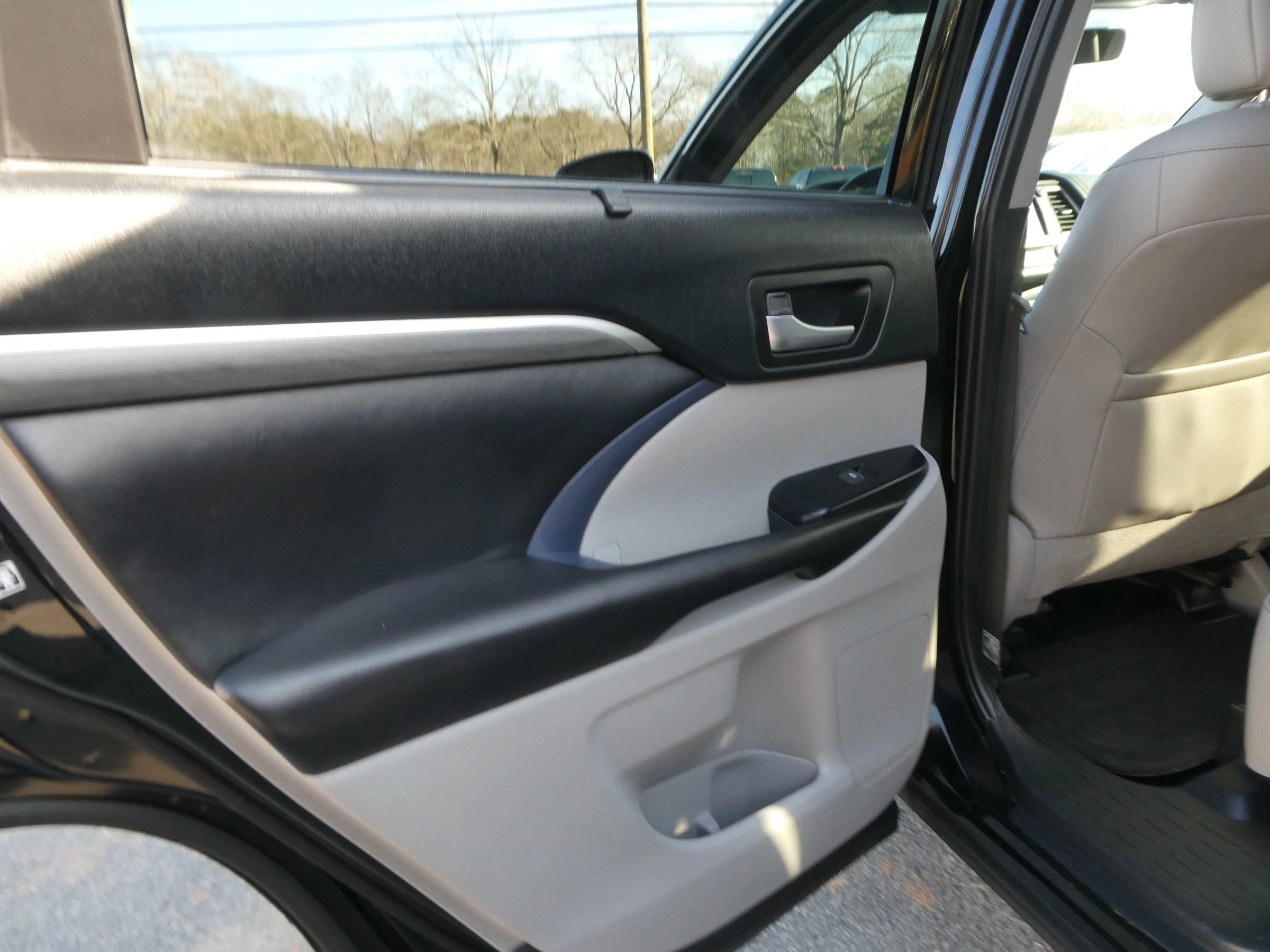 Used 2019 Toyota Highlander Limited image 31