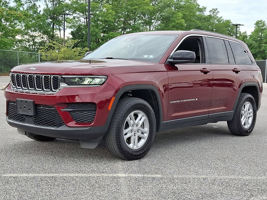 Used 2023 Jeep Grand Cherokee Laredo w/ Luxury Tech Group I AWD/4WD image 6