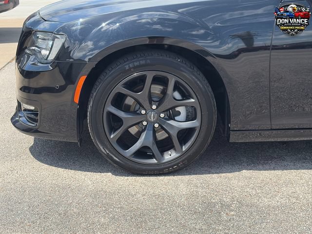 Used 2022 Chrysler 300 S w/ Safetytec Plus Group RWD image 28