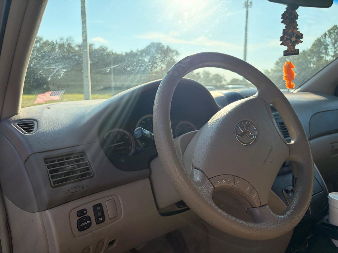 Used 2004 Toyota Sienna CE FWD image 3