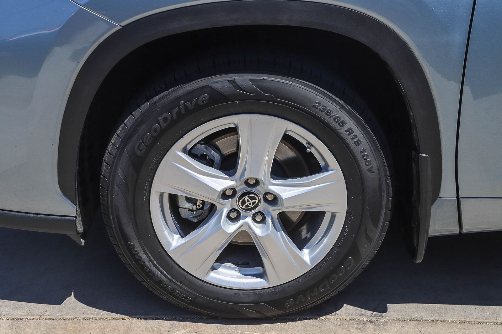 Used 2023 Toyota Highlander LE FWD image 10