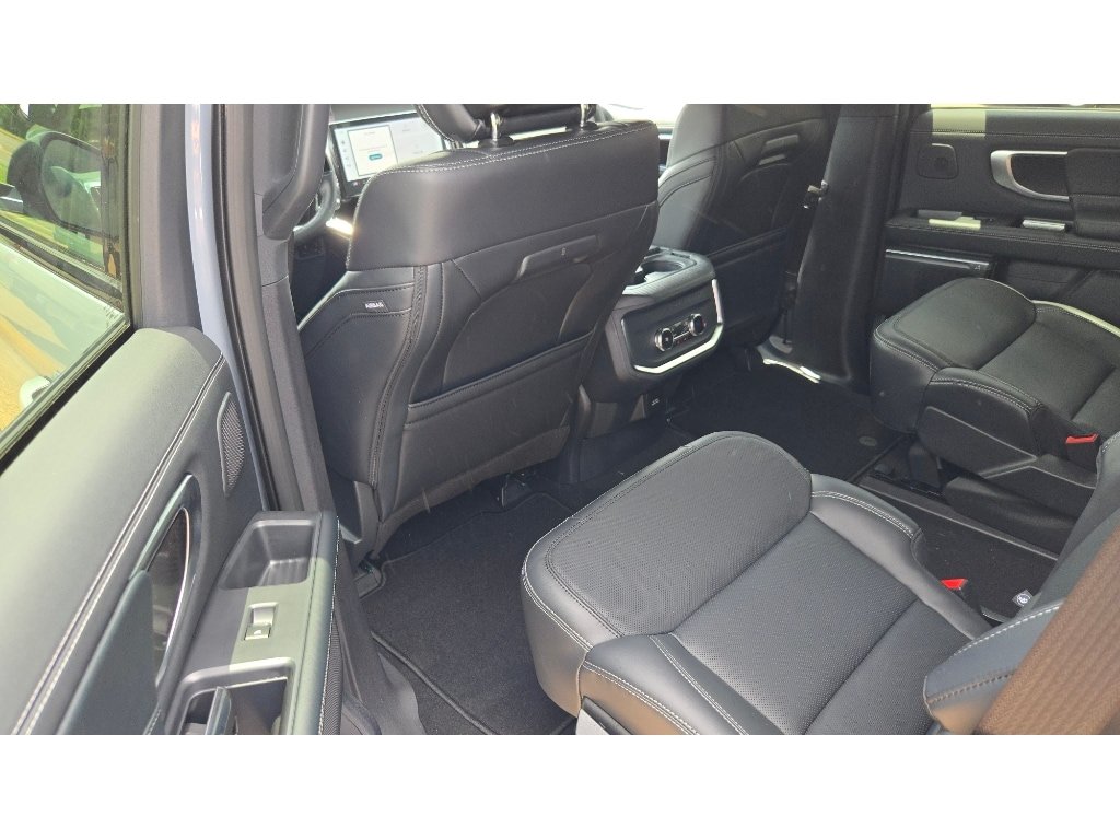 New 2027 Ford Expedition Platinum w/ Stealth Appearance Package AWD/4WD image 18