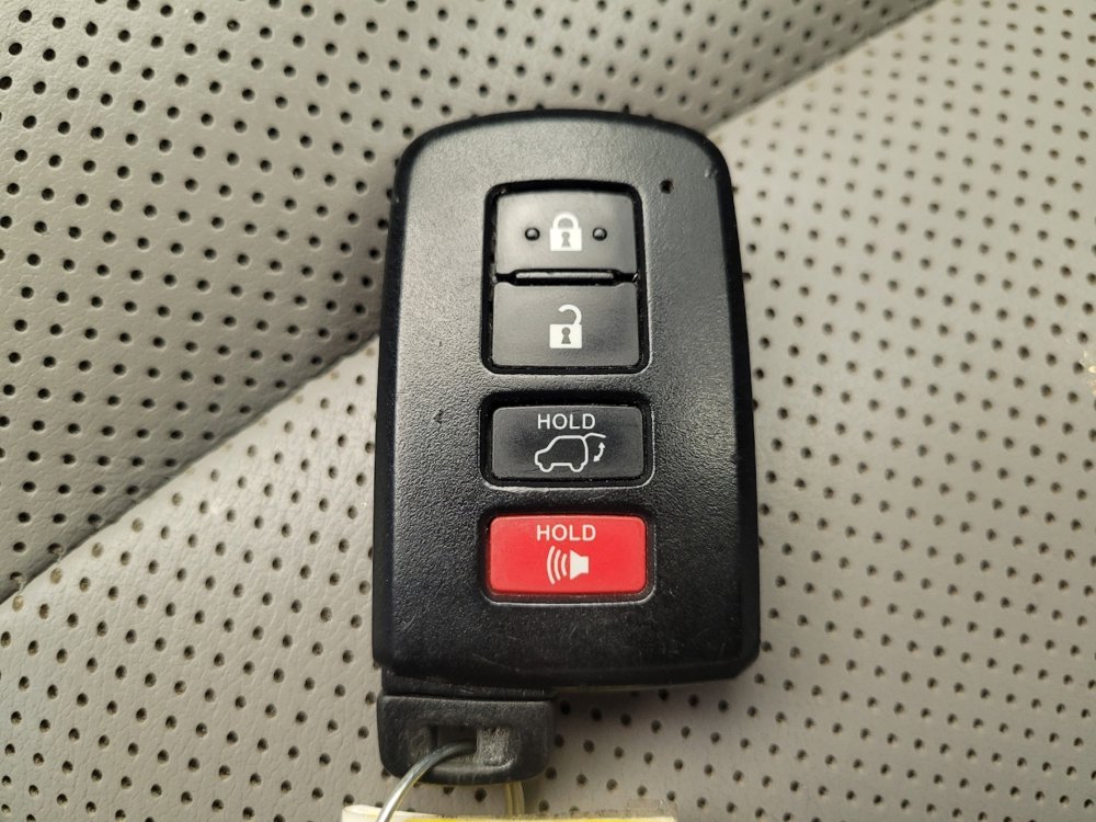 Used 2018 Toyota Highlander Limited Platinum w/ Carpet Mat Package (TMS) image 32