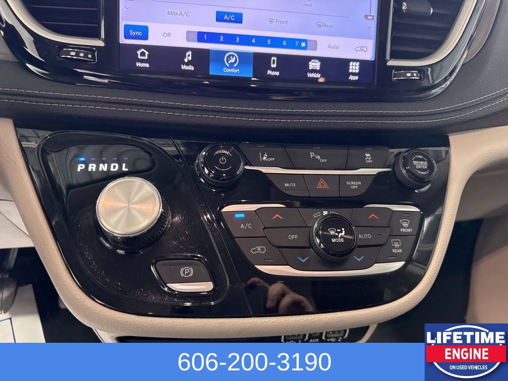 Used 2023 Chrysler Pacifica Touring-L FWD image 18