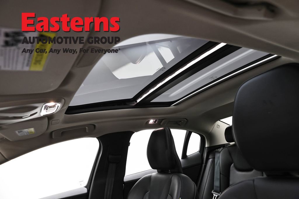 Used 2022 Volvo S60 B5 Momentum AWD/4WD image 33