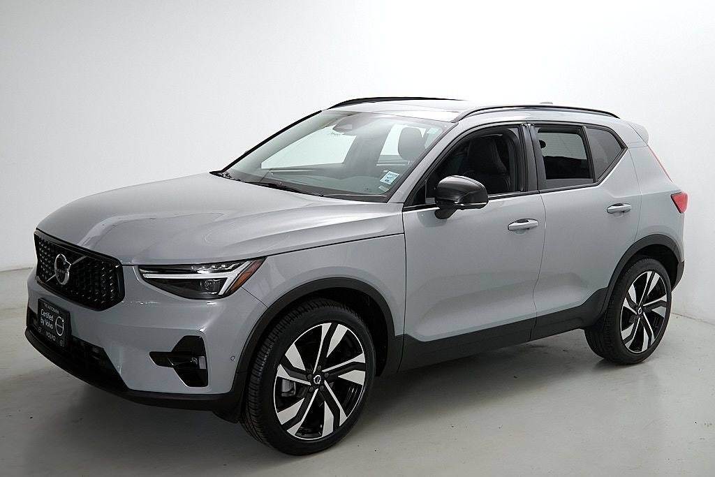 Certified 2024 Volvo XC40 B5 Plus w/ Protection Package Premier AWD/4WD image 6