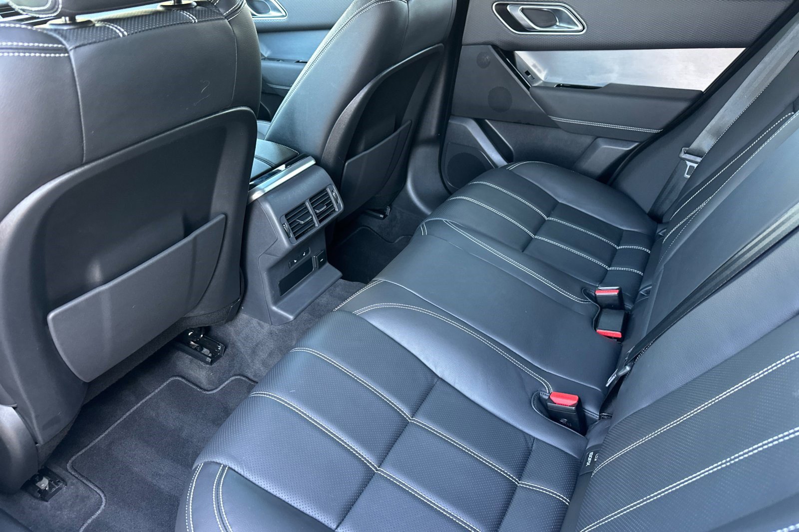 Used 2023 Land Rover Range Rover Velar R-Dynamic S image 15