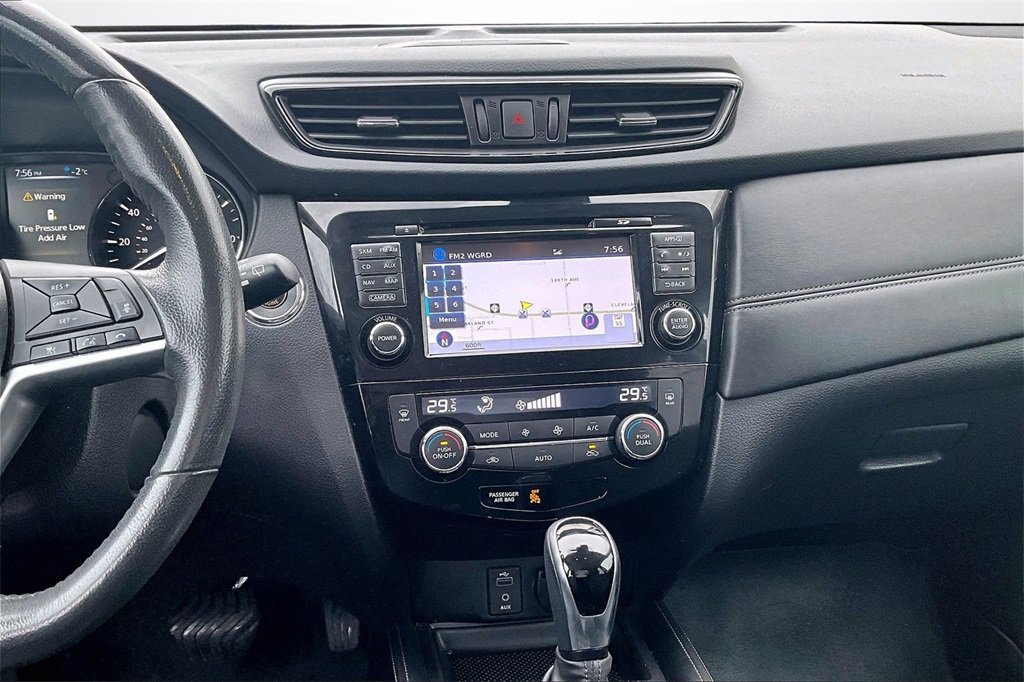 Used 2017 Nissan Rogue SL image 9