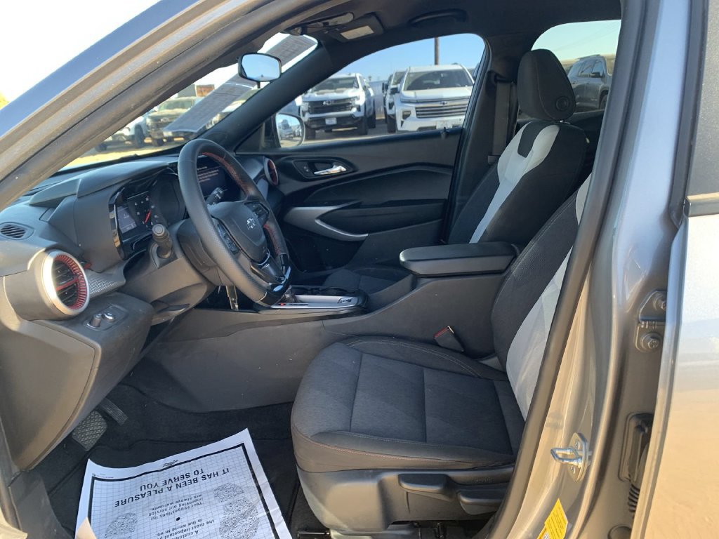 Used 2024 Chevrolet Trax RS FWD image 17
