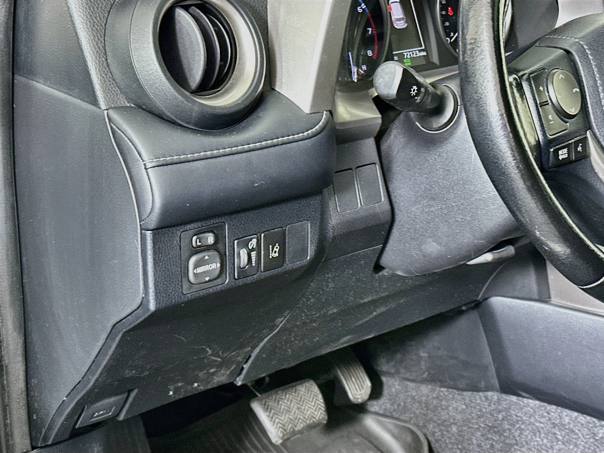 Used 2018 Toyota RAV4 XLE w/ All Weather Liner Package FWD image 16