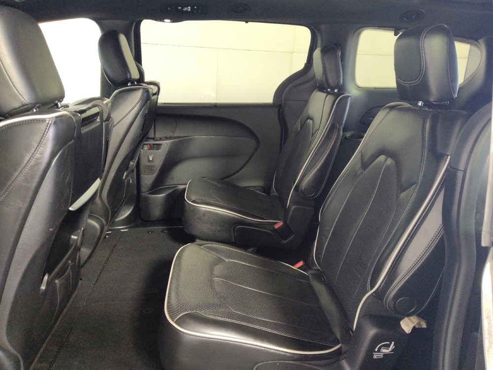 Used 2018 Chrysler Pacifica Limited w/ S Appearance Package FWD image 18