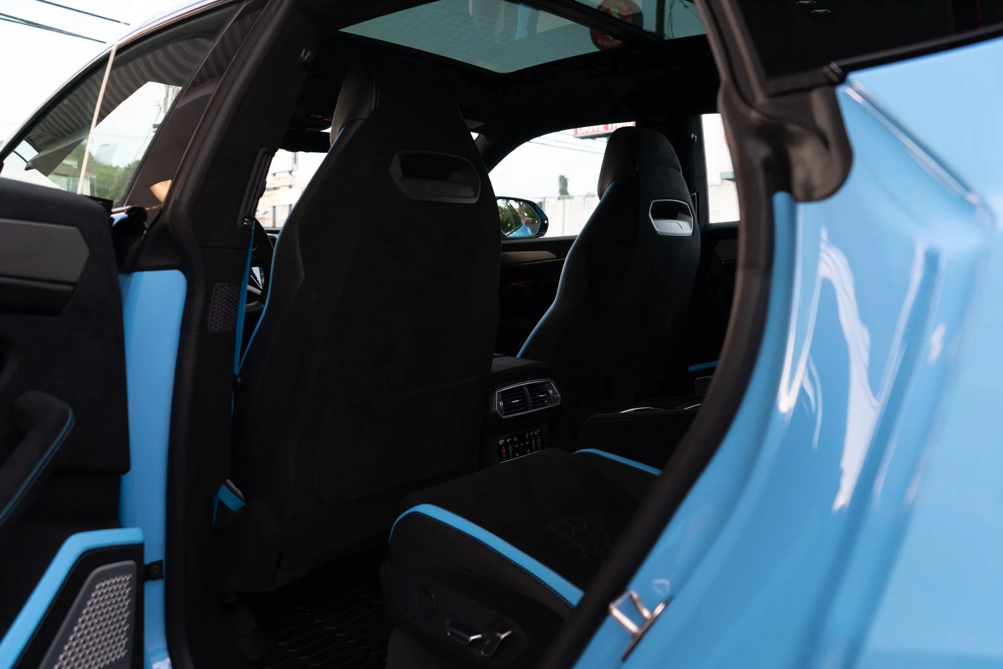 Used 2024 Lamborghini Urus Performante AWD/4WD image 30