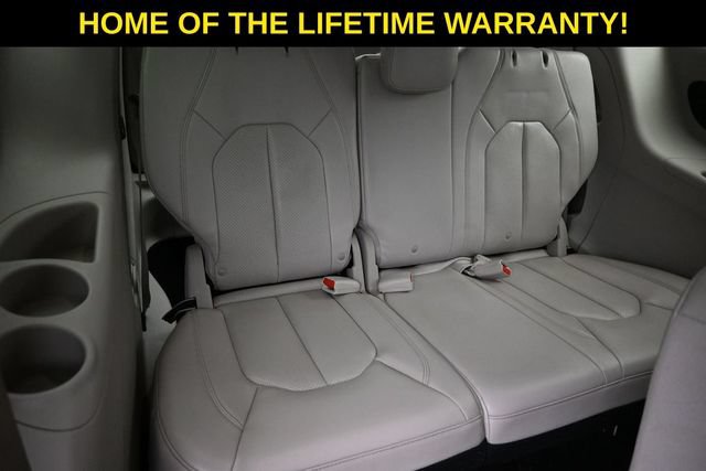 Used 2018 Chrysler Pacifica Touring-L Plus FWD image 48