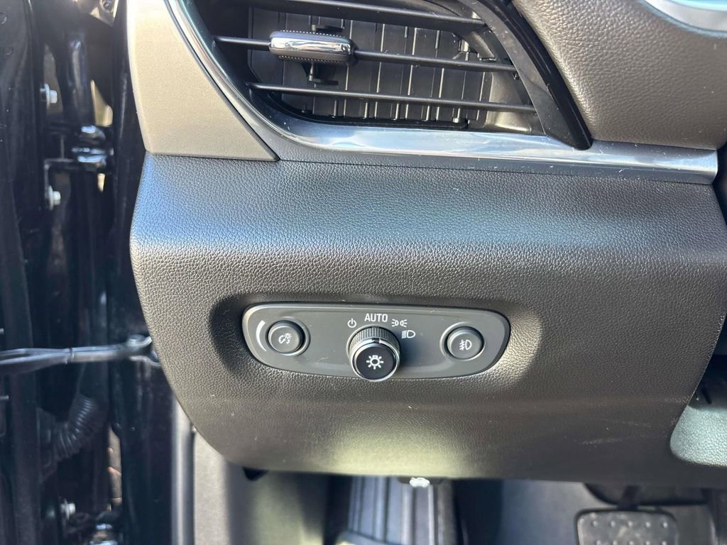 Used 2018 Chevrolet Traverse LT image 22