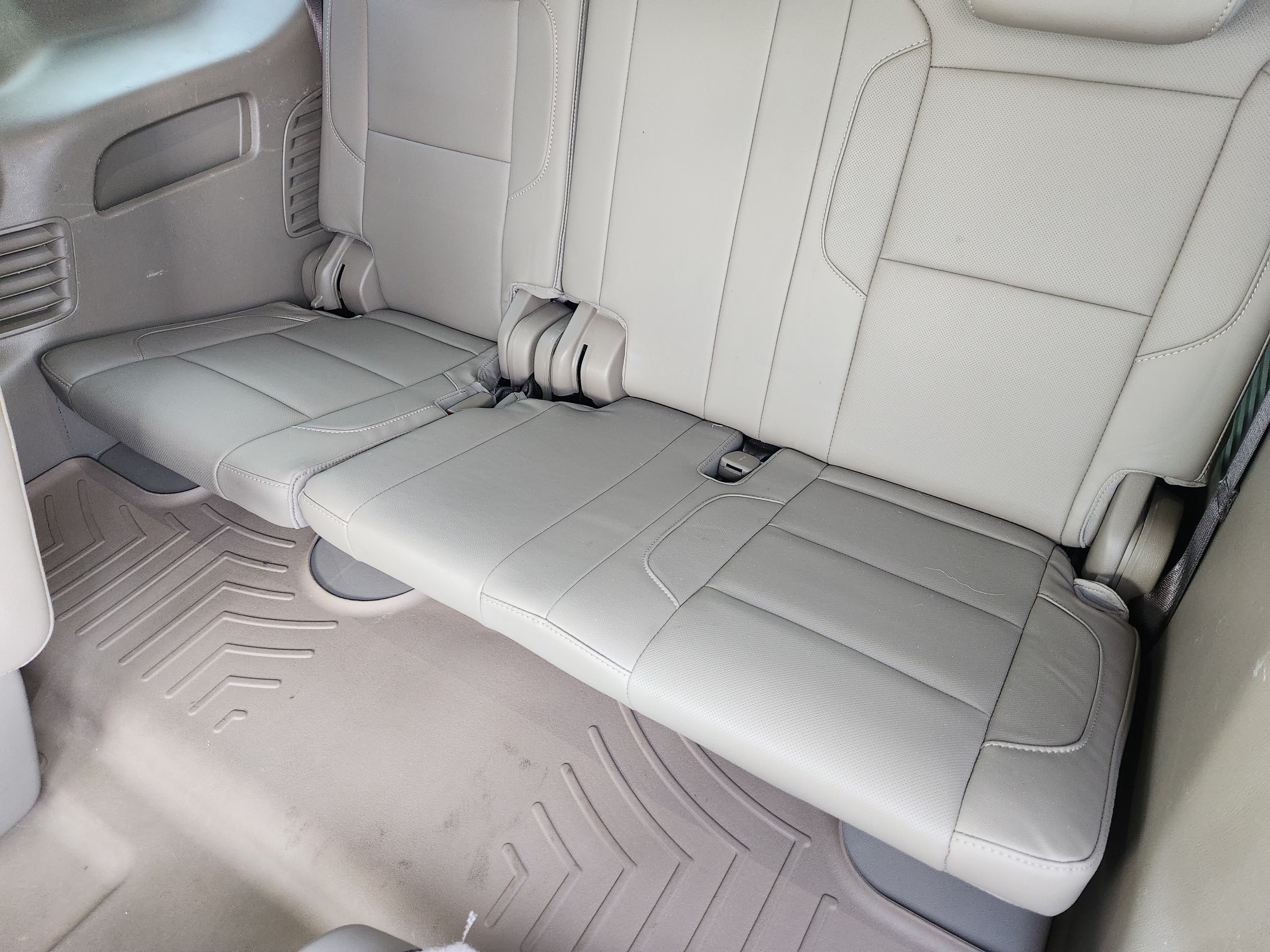 Used 2020 GMC Yukon SLT w/ Premium Edition RWD image 32