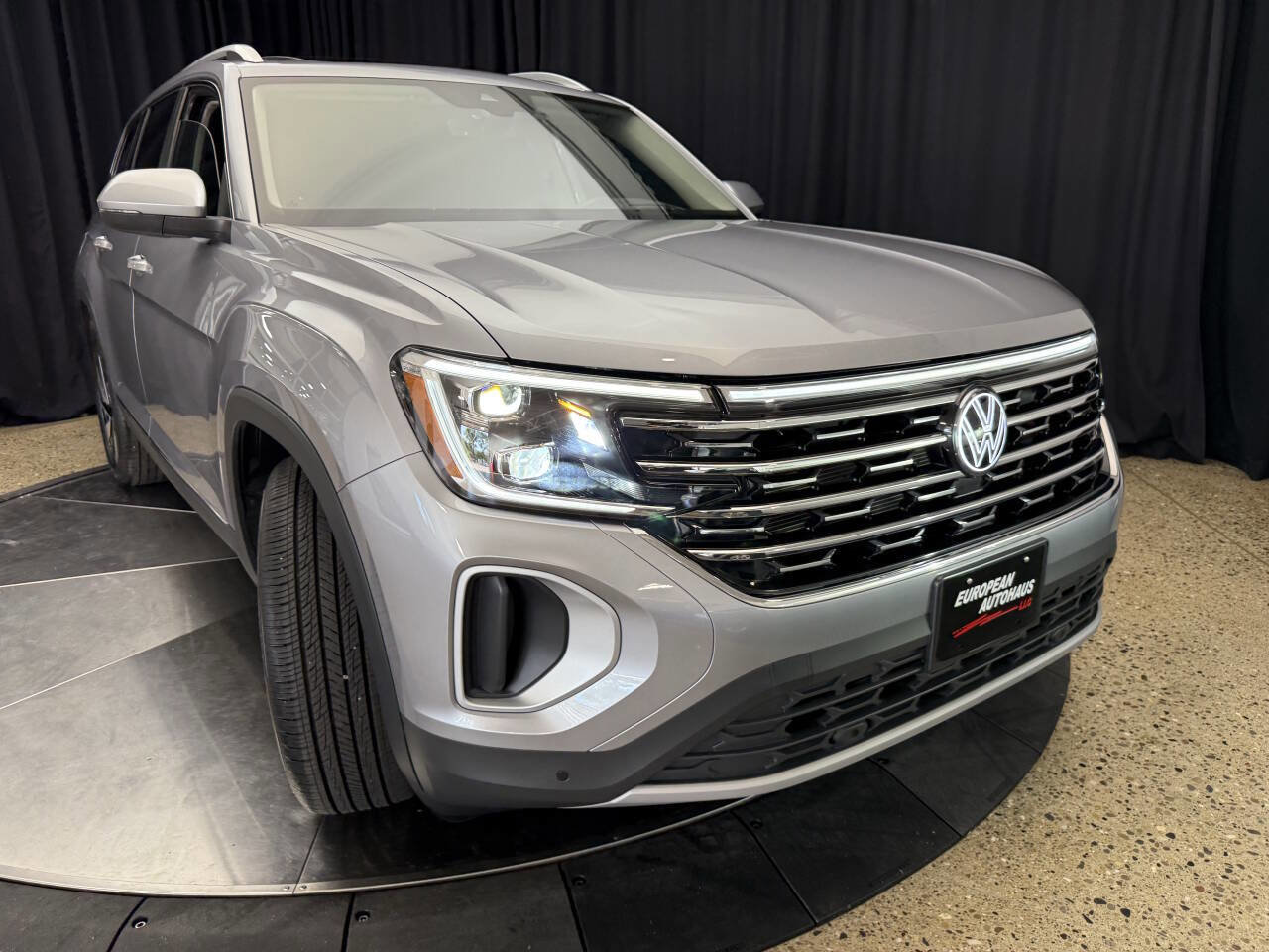 Used 2024 Volkswagen Atlas SEL image 4