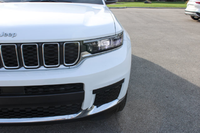 Used 2025 Jeep Grand Cherokee L Laredo AWD/4WD image 41