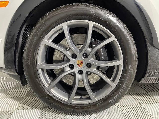 Used 2025 Porsche Cayenne GTS image 16