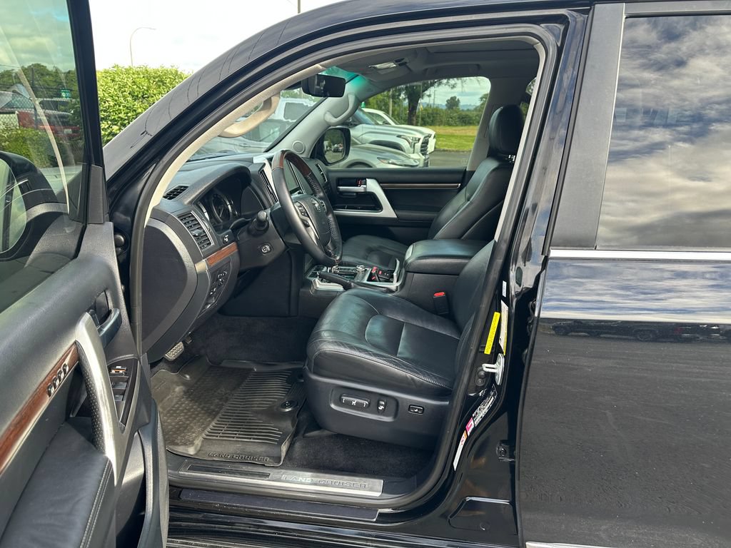 Used 2016 Toyota Land Cruiser AWD/4WD image 13