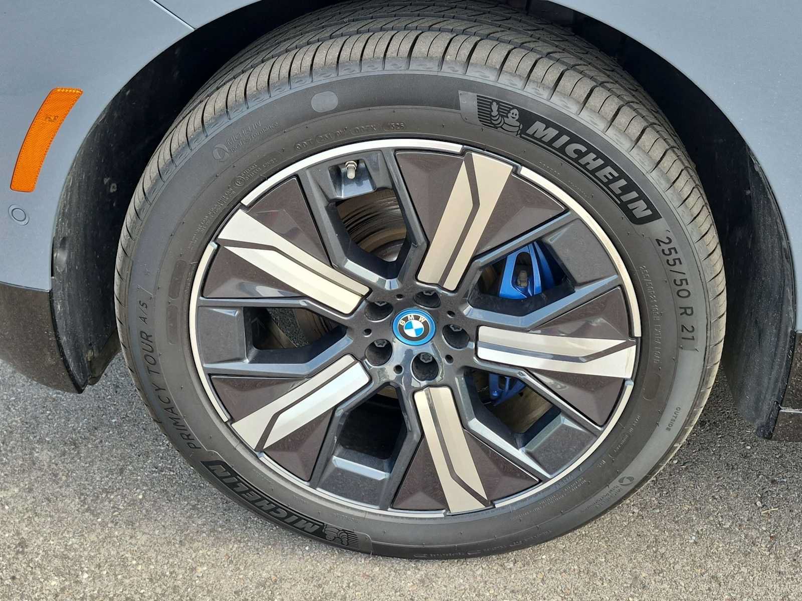 Used 2024 BMW iX xDrive50 w/ Premium Package AWD/4WD image 13