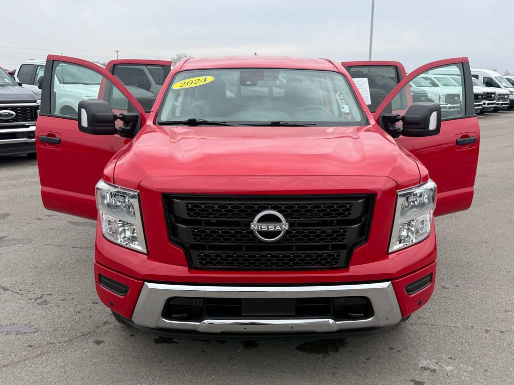 Used 2024 Nissan Titan SV w/ SV Convenience Package image 23