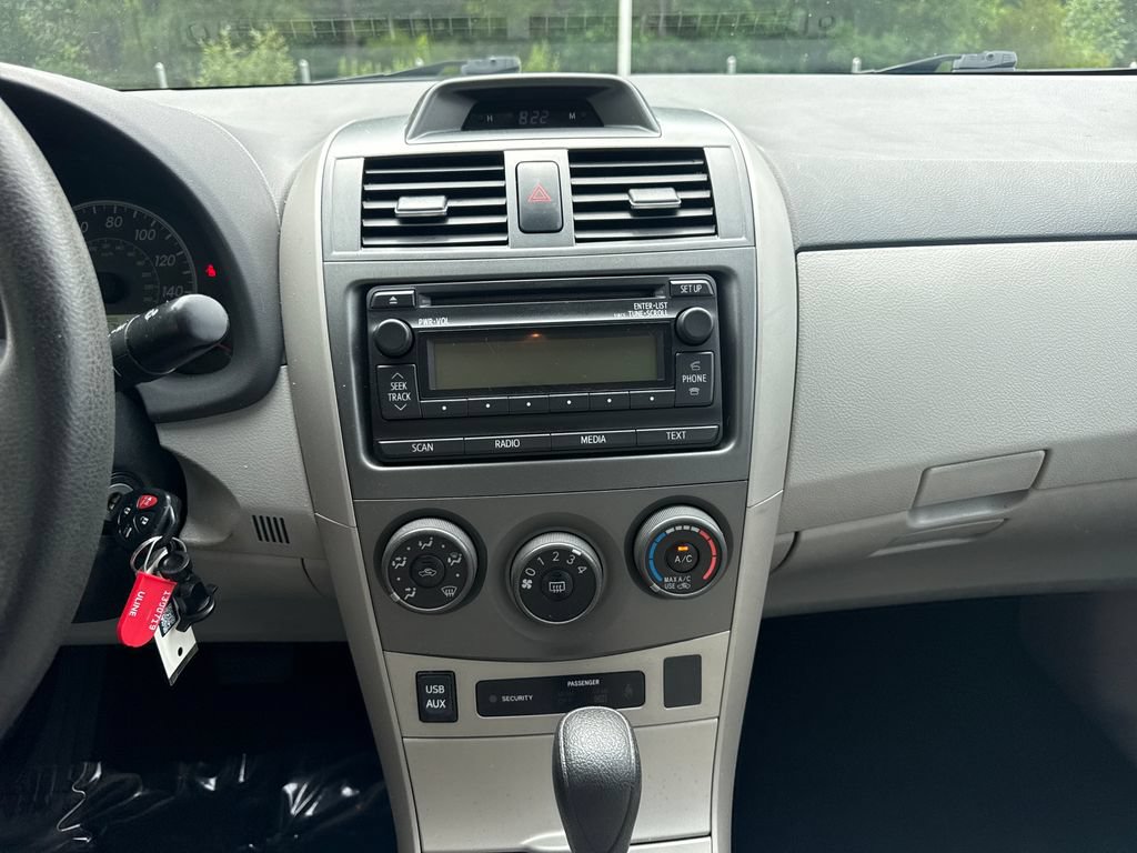 Used 2012 Toyota Corolla LE FWD image 18