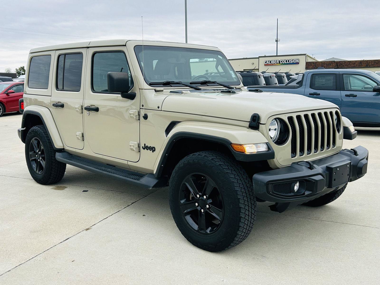 Used 2022 Jeep Wrangler Unlimited Sahara AWD/4WD image 2