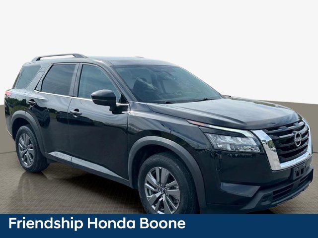 Used 2025 Nissan Pathfinder SV AWD/4WD image 2