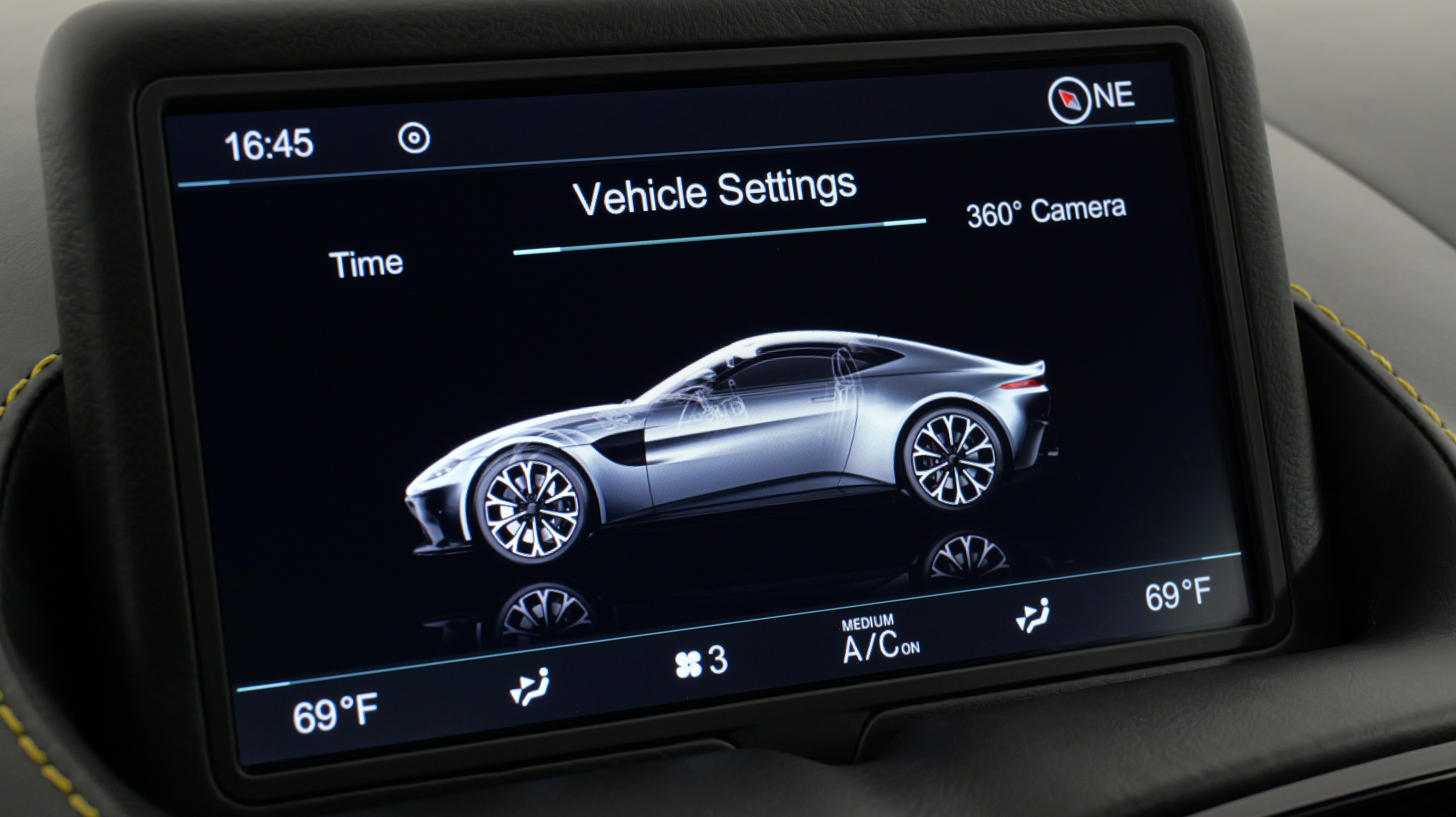 Used 2019 Aston Martin V8 Vantage Coupe RWD image 56